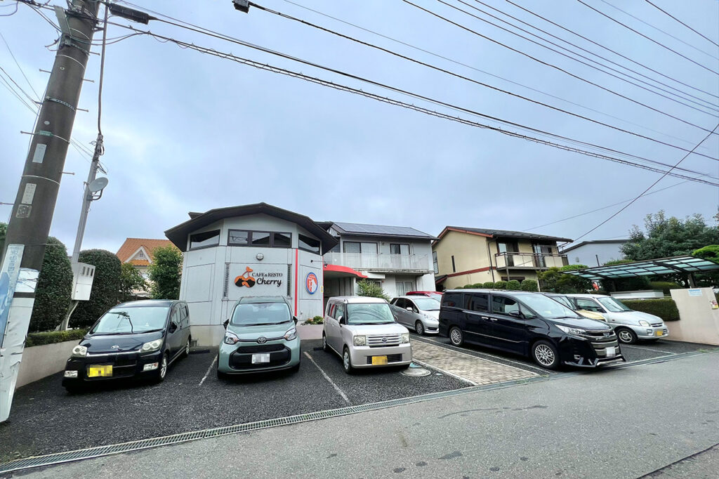 カフェレストチェリーの駐車場